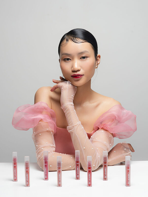 Ilimi Chiffon Liquid Lip Creme. Get soft, vibrant lips with Ilimi Chiffon Liquid Lip Crème. Long-lasting matte finish with Goji berry, white strawberry & Vitamin E for smooth, hydrated lips! Only at Beautybarn.in