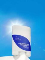 Isntree Hyaluronic Acid Airy Sun Stick SPF50+ PA++++
